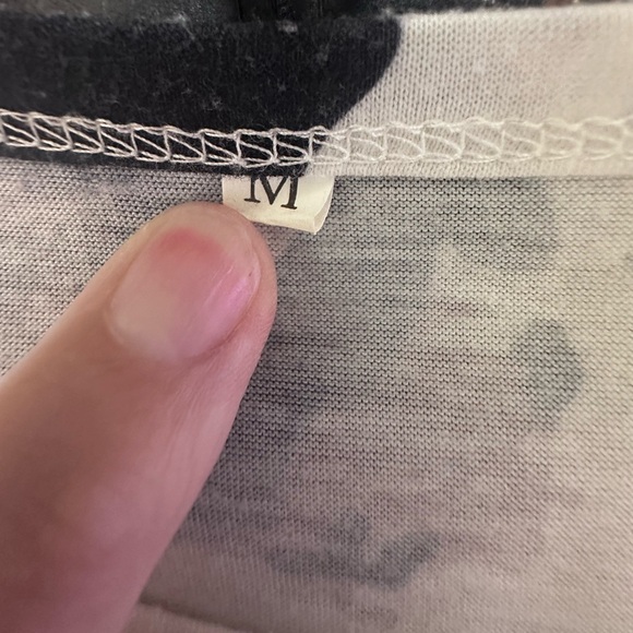 Boutique short sleeve leopard print keyhole neck top - Picture 4 of 4